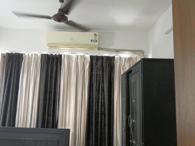 2 BHK Apartment in Vaishno Devi Circle for rent Ahmedabad. The reference number is 20534547