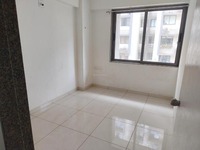 2 BHK Apartment in Vaishno Devi Circle for rent Ahmedabad. The reference number is 20575025