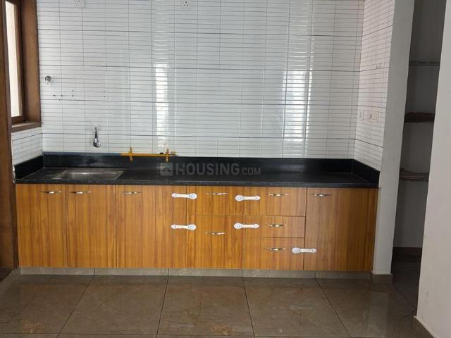 2 BHK Apartment in Vaishno Devi Circle for rent Ahmedabad. The reference number is 20587250