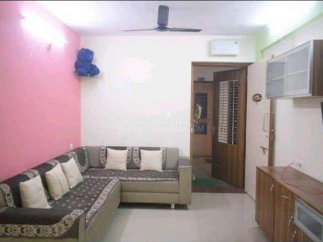 2 BHK Apartment in Vaishno Devi Circle for rent Ahmedabad. The reference number is 20618316
