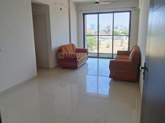 2 BHK Apartment in Vaishno Devi Circle for rent Ahmedabad. The reference number is 20642820
