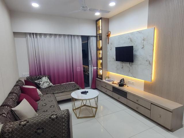 2 BHK Apartment in Vaishno Devi Circle for rent Ahmedabad. The reference number is 20649310