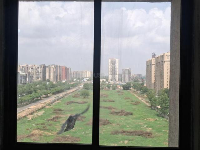2 BHK Apartment in Vaishno Devi Circle for rent Ahmedabad. The reference number is 20731545