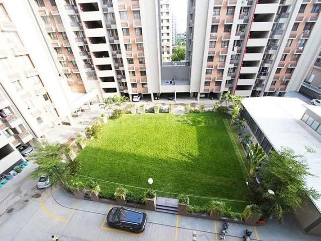 2 BHK Apartment in Vaishno Devi Circle for rent Ahmedabad. The reference number is 20776028
