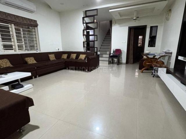 2 BHK Apartment in Vaishno Devi Circle for rent Ahmedabad. The reference number is 20786514