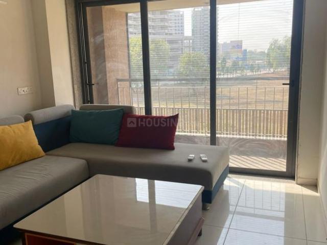 2 BHK Apartment in Vaishno Devi Circle for rent Ahmedabad. The reference number is 20841384