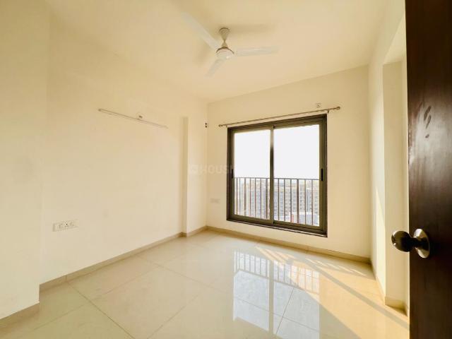 2 BHK Apartment in Vaishno Devi Circle for rent Ahmedabad. The reference number is 20845310