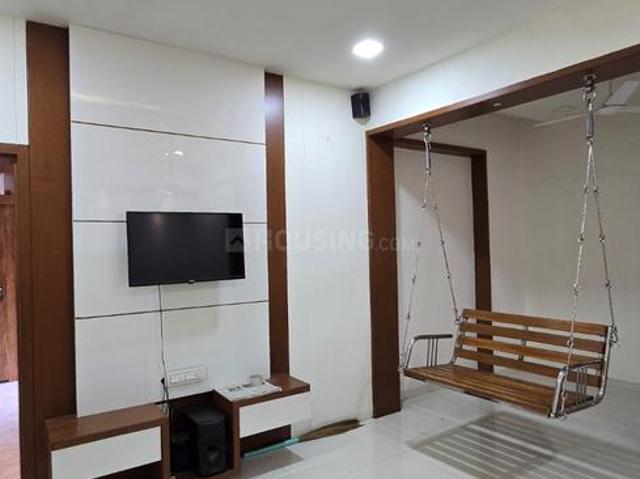2 BHK Apartment in Vaishno Devi Circle for rent Ahmedabad. The reference number is 20880979