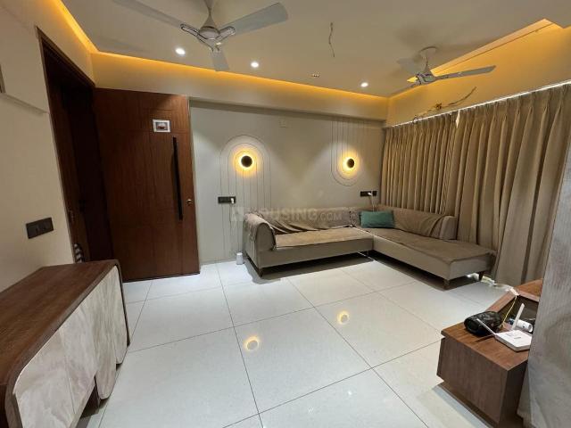2 BHK Apartment in Vaishno Devi Circle for rent Ahmedabad. The reference number is 20937014