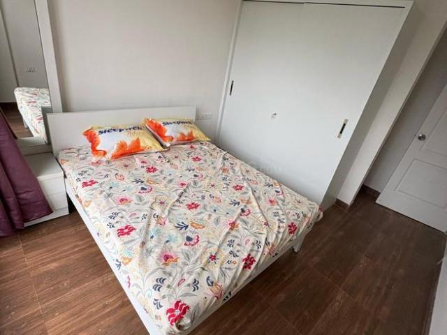 2 BHK Apartment in Vaishno Devi Circle for rent Ahmedabad. The reference number is 20952965