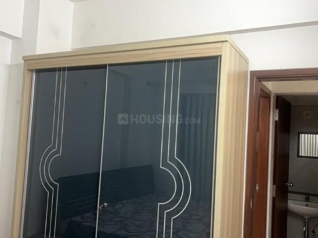 2 BHK Apartment in Vaishno Devi Circle for rent Ahmedabad. The reference number is 20069206