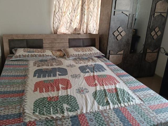 2 BHK Apartment in Vaishno Devi Circle for rent Ahmedabad. The reference number is 20069272
