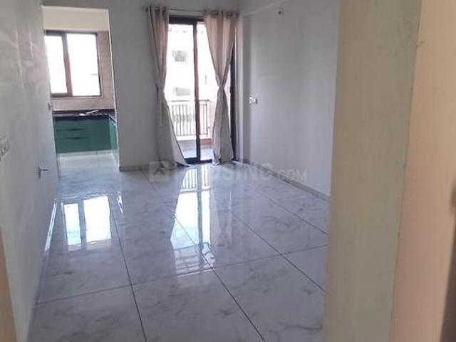 2 BHK Apartment in Vaishno Devi Circle for rent Ahmedabad. The reference number is 20071936