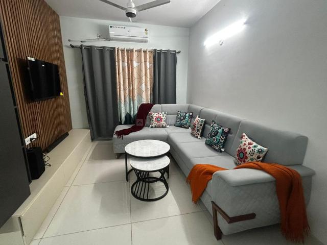 2 BHK Apartment in Vaishno Devi Circle for rent Ahmedabad. The reference number is 20134708