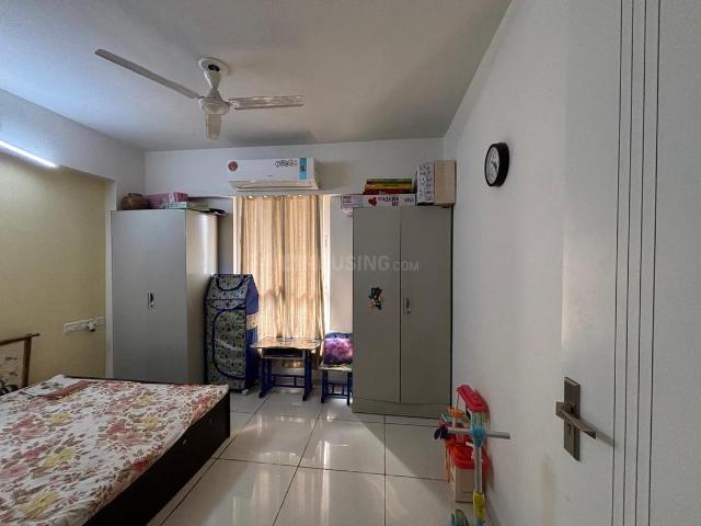 2 BHK Apartment in Vaishno Devi Circle for rent Ahmedabad. The reference number is 20183394