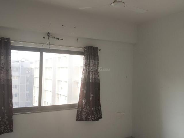 2 BHK Apartment in Vaishno Devi Circle for rent Ahmedabad. The reference number is 20256284