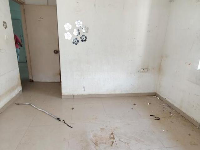 2 BHK Apartment in Vaishno Devi Circle for rent Ahmedabad. The reference number is 20271481