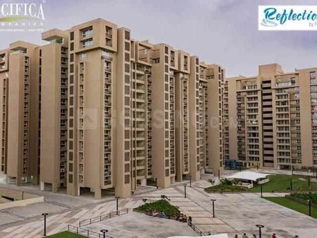 2 BHK Apartment in Vaishno Devi Circle for rent Ahmedabad. The reference number is 20279950