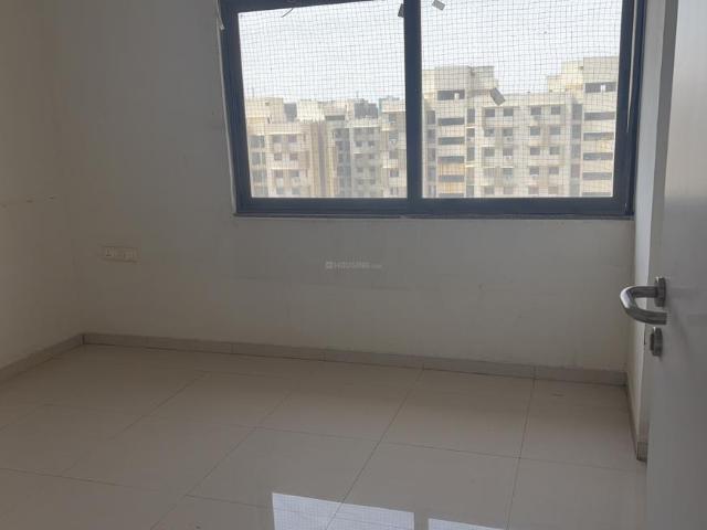 2 BHK Apartment in Vaishno Devi Circle for rent Ahmedabad. The reference number is 20320377