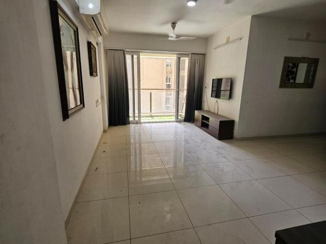 2 BHK Apartment in Vaishno Devi Circle for rent Ahmedabad. The reference number is 20322194