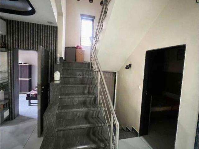 2 BHK Apartment in Vaishno Devi Circle for rent Ahmedabad. The reference number is 20333171