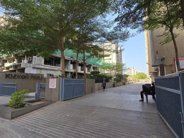 2 BHK Apartment in Vaishno Devi Circle for rent Ahmedabad. The reference number is 20347788