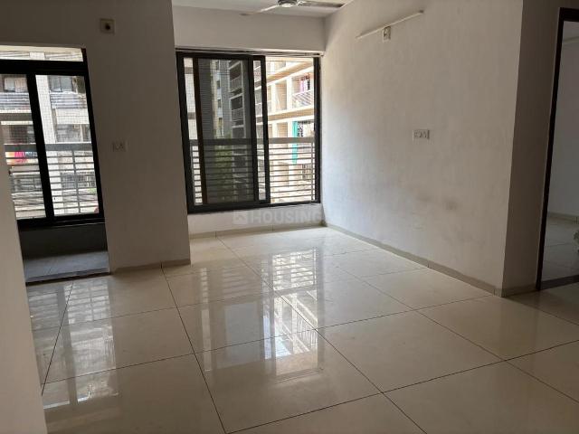 2 BHK Apartment in Vaishno Devi Circle for rent Ahmedabad. The reference number is 20359655