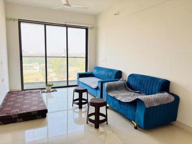 2 BHK Apartment in Vaishno Devi Circle for rent Ahmedabad. The reference number is 20381295