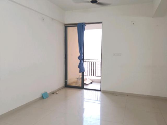 2 BHK Apartment in Vaishno Devi Circle for resale Ahmedabad. The reference number is 4427596