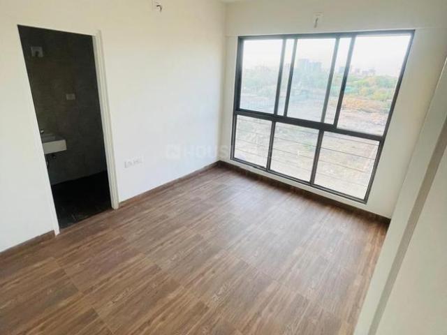 2 BHK Apartment in Vaishno Devi Circle for resale Ahmedabad. The reference number is 19953604