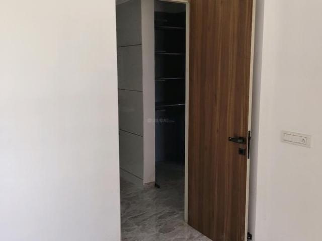 2 BHK Apartment in Vaishno Devi Circle for resale Ahmedabad. The reference number is 20087309