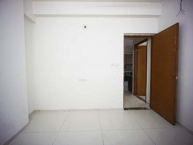 2 BHK Apartment in Vaishno Devi Circle for resale Ahmedabad. The reference number is 20260168