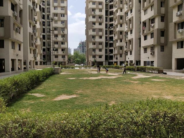 2 BHK Apartment in Vaishno Devi Circle for resale Ahmedabad. The reference number is 20388202