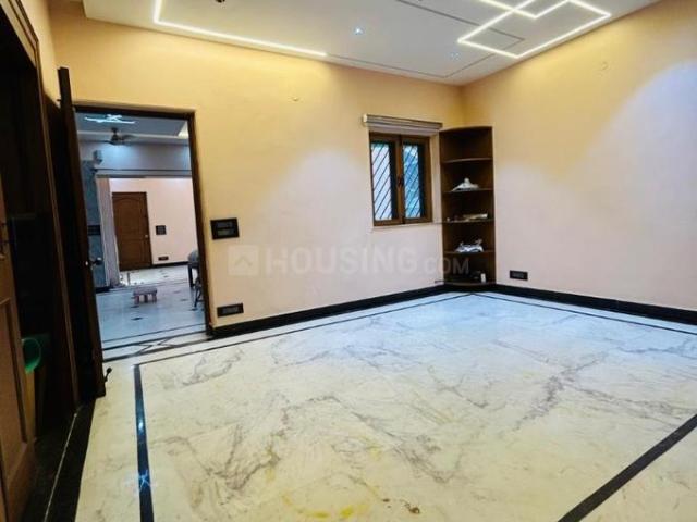2 BHK Apartment in Vasant Kunj for resale New Delhi. The reference number is 18985732