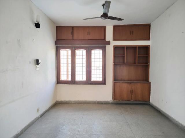 2 BHK Apartment in Vasant Kunj for resale New Delhi. The reference number is 19891372