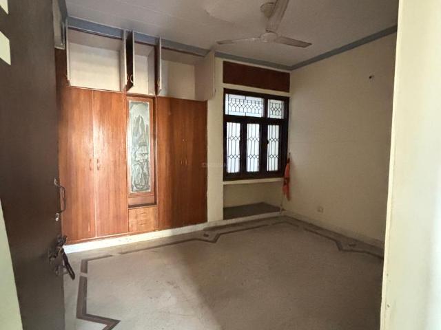 2 BHK Apartment in Vasundhara Enclave for resale New Delhi. The reference number is 20129483