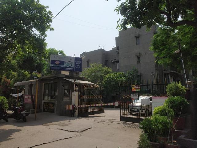 2 BHK Apartment in Vasundhara Enclave for resale New Delhi. The reference number is 20948754