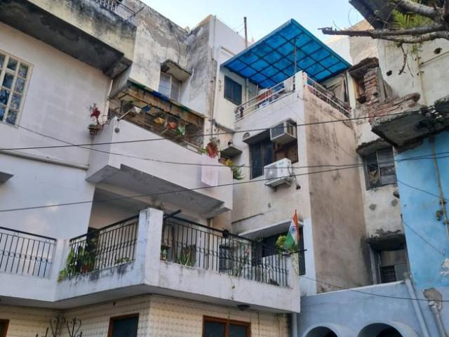 2 BHK Apartment in Vikaspuri for rent New Delhi. The reference number is 16372676