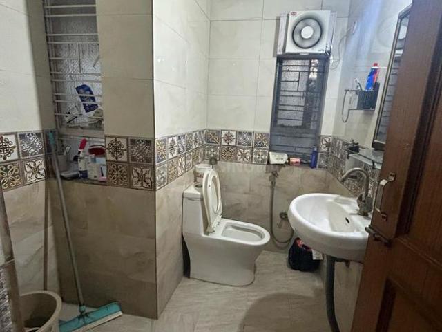 2 BHK Apartment in Vikaspuri for resale New Delhi. The reference number is 20115742