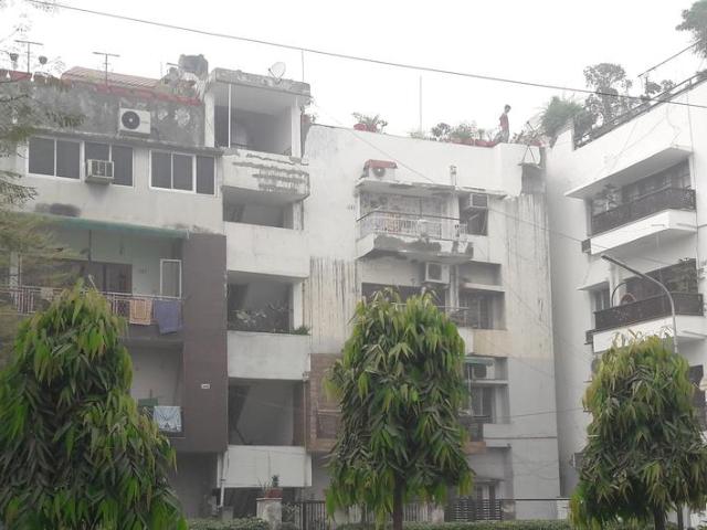 2 BHK Apartment in Vikaspuri for resale New Delhi. The reference number is 20528238