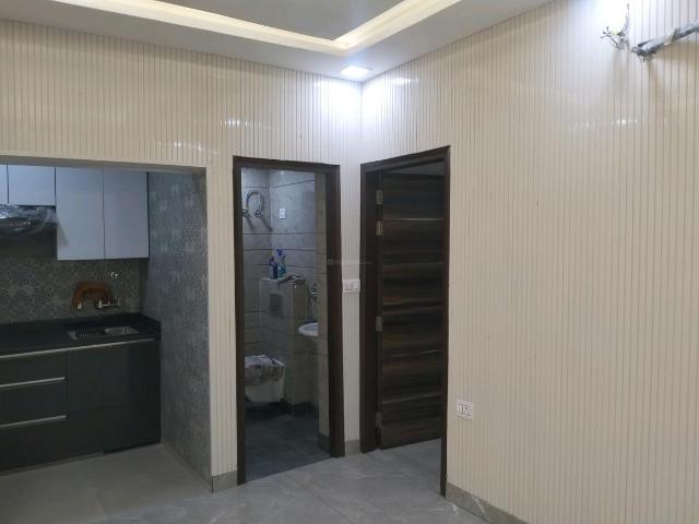 2 BHK Apartment in Vikaspuri for resale New Delhi. The reference number is 19554094