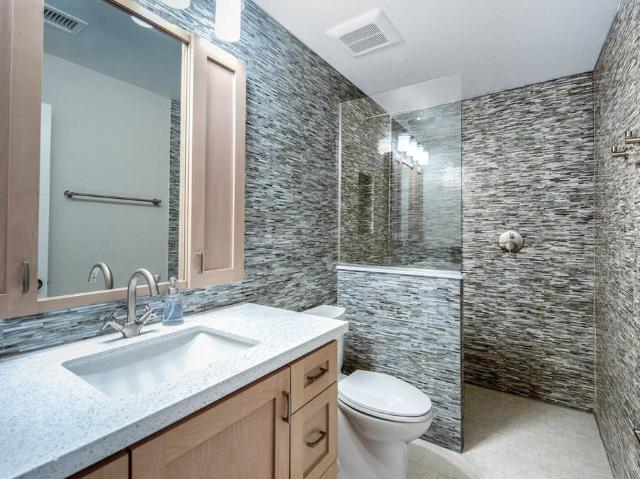 2 BHK Apartment in Vikhroli West for resale Mumbai. The reference number is 17666709