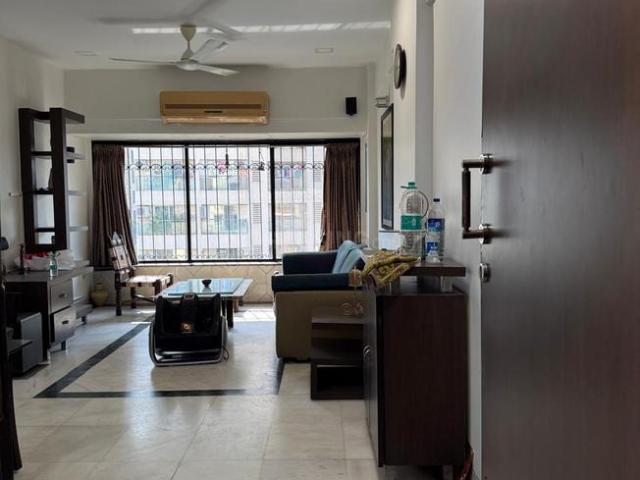 2 BHK Apartment in Vile Parle West for rent Mumbai. The reference number is 19798660