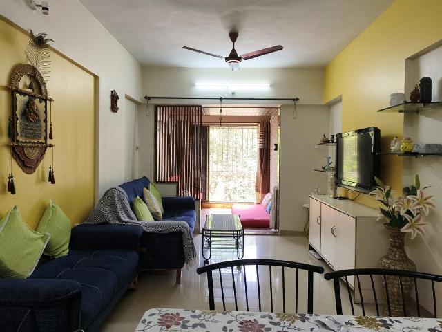 2 BHK Apartment in Vile Parle West for resale Mumbai. The reference number is 16504059