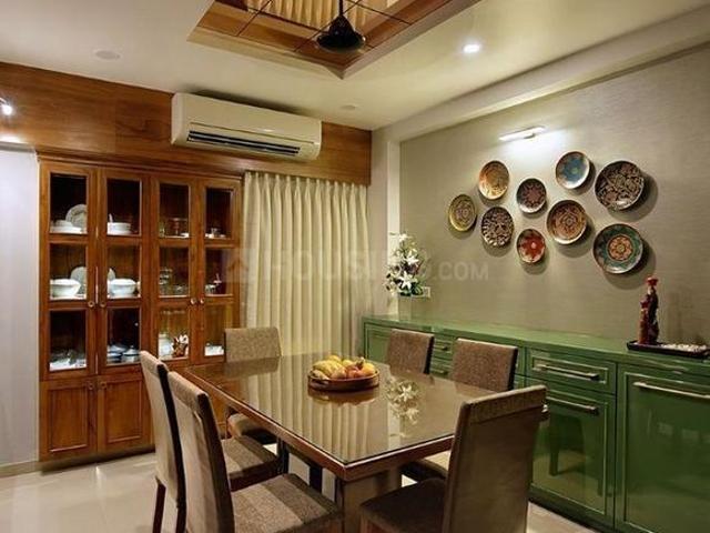 2 BHK Apartment in Vile Parle West for resale Mumbai. The reference number is 16603818