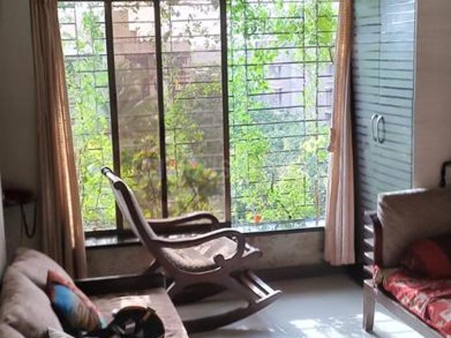 2 BHK Apartment in Vile Parle West for resale Mumbai. The reference number is 12670536
