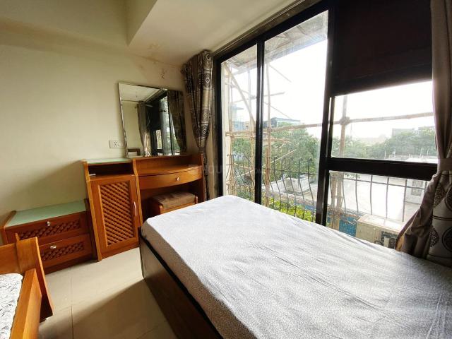 2 BHK Apartment in Vile Parle West for resale Mumbai. The reference number is 20658458