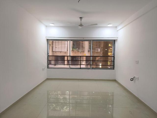 2 BHK Apartment in Vile Parle East for rent Mumbai. The reference number is 17127811
