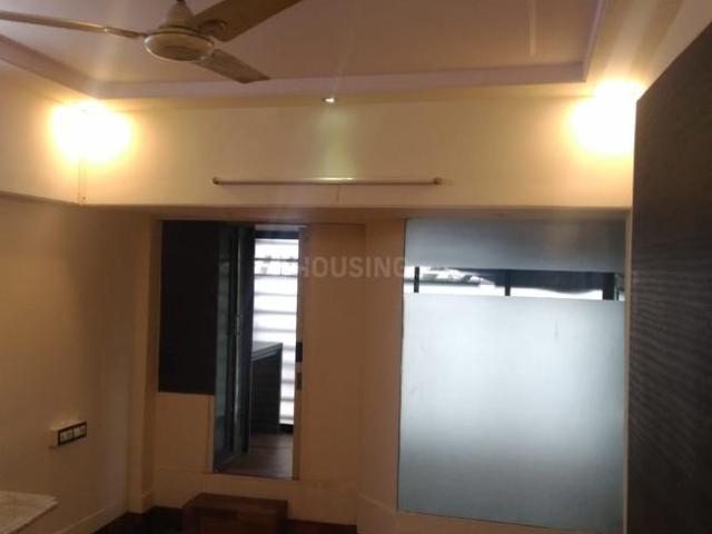 2 BHK Apartment in Vile Parle East for rent Mumbai. The reference number is 18046775