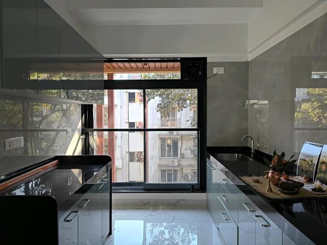 2 BHK Apartment in Vile Parle East for rent Mumbai. The reference number is 18980388